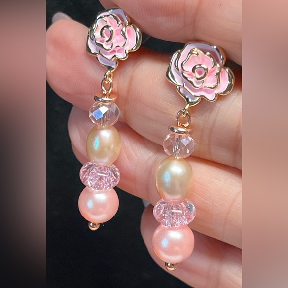 🌸JUNE IS PEARL BIRTHSTONE-fresh water pearl and flower earrings-classics! PINK - Picture 7 of 9